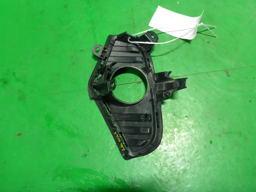 Рамка противотуманной фары правой