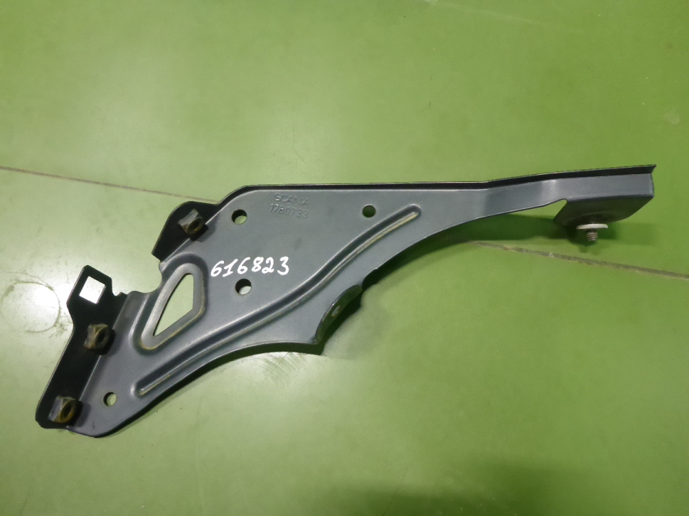 Кронштейн солнцезащитного козырька