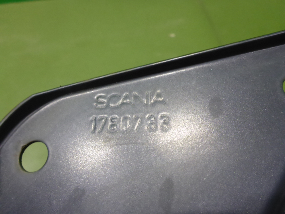 Кронштейн солнцезащитного козырька