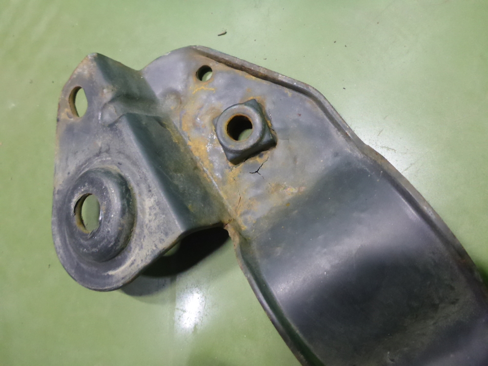 Кронштейн солнцезащитного козырька