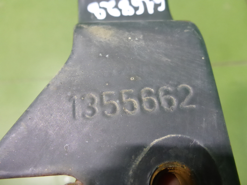 Кронштейн солнцезащитного козырька