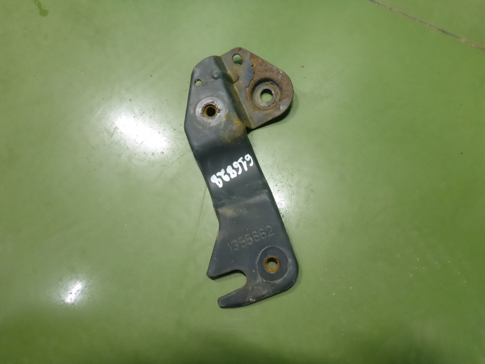 Кронштейн солнцезащитного козырька