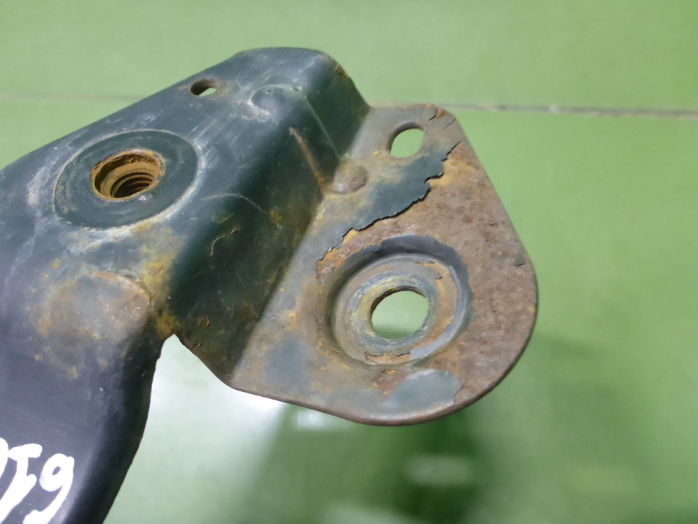 Кронштейн солнцезащитного козырька