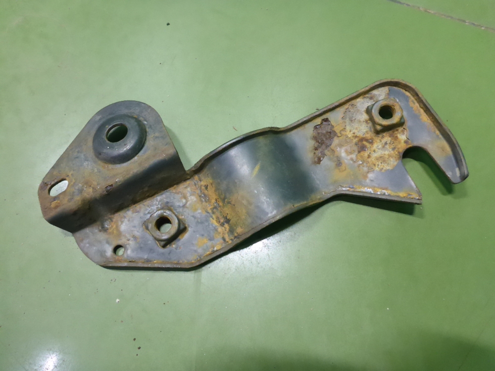 Кронштейн солнцезащитного козырька