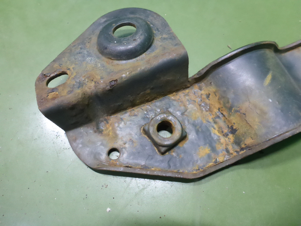 Кронштейн солнцезащитного козырька