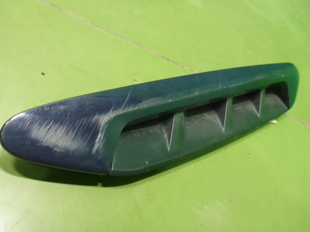 Накладка переднего крыла левого