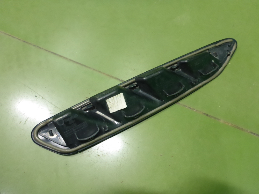 Накладка переднего крыла левого