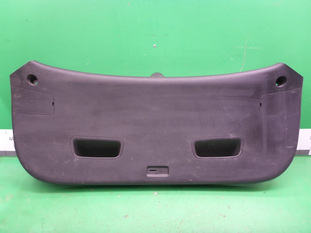 Обшивка двери багажника