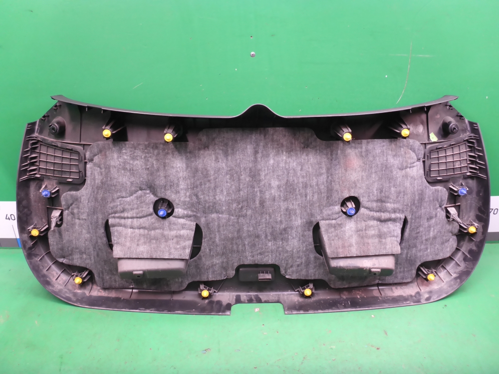 Обшивка двери багажника