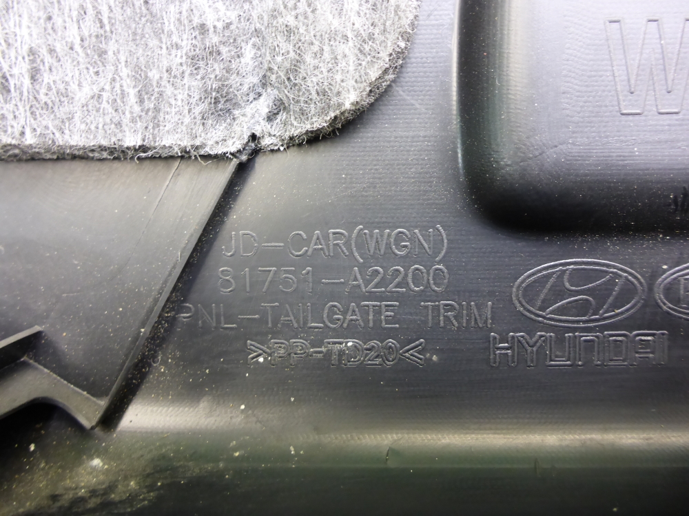 Обшивка двери багажника