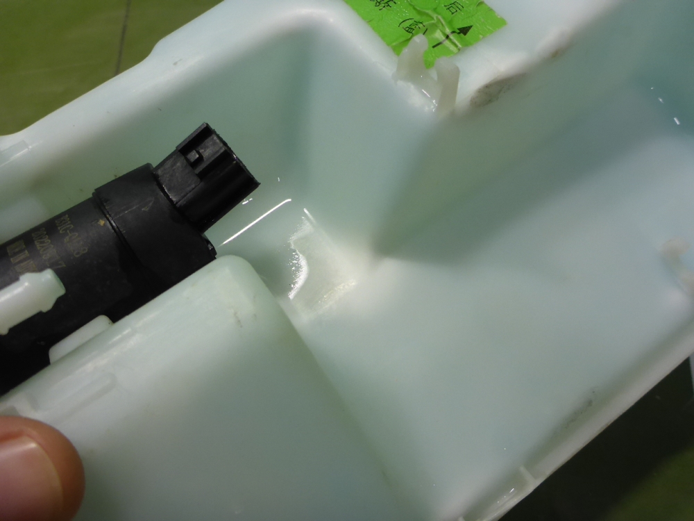 Бачок омывателя лобового стекла