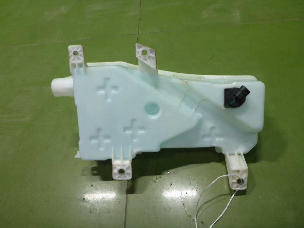 Бачок омывателя лобового стекла