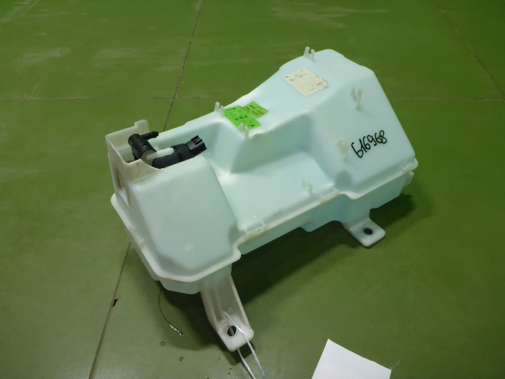 Бачок омывателя лобового стекла