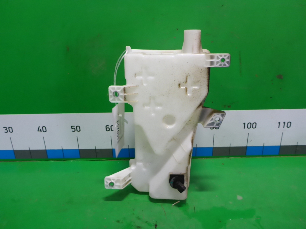 Бачок омывателя лобового стекла