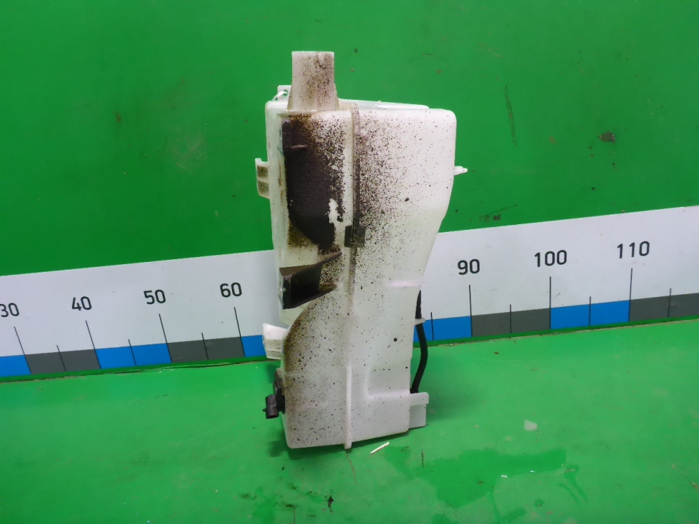 Бачок омывателя лобового стекла