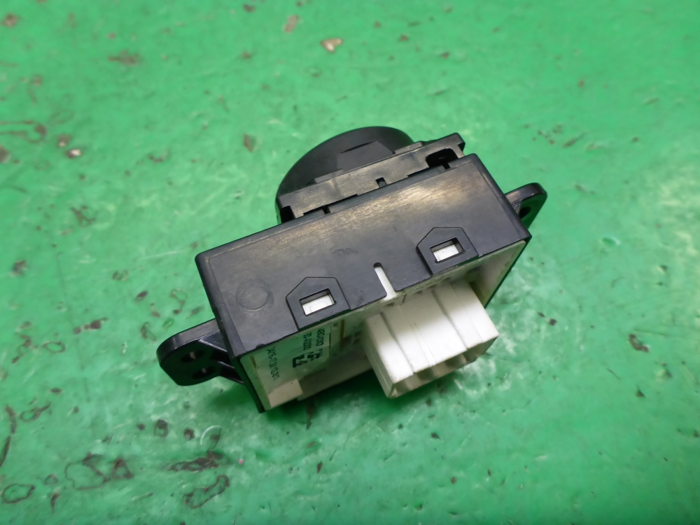 Переключатель регулировки зеркал