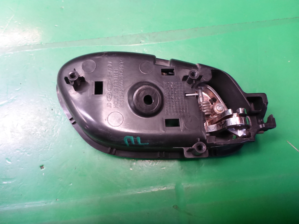 Ручка двери передней внутренняя левая