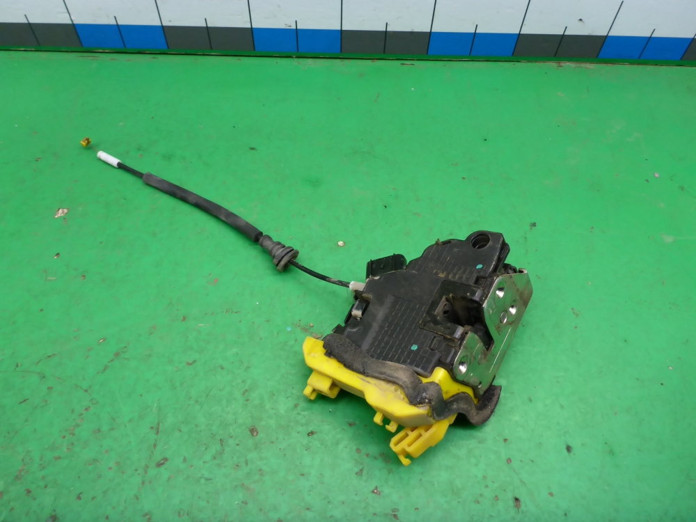 Замок двери задней правой