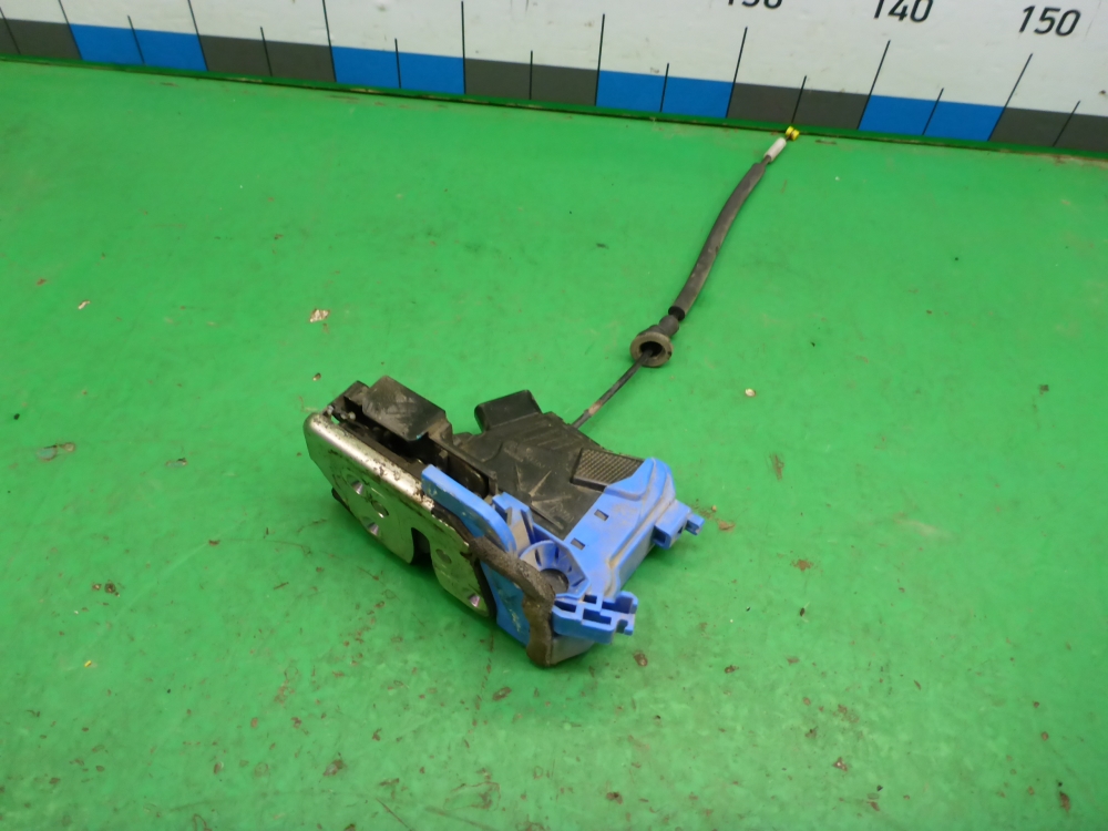 Замок двери задней левой