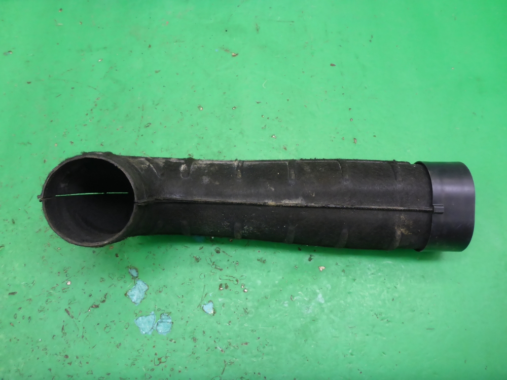 Патрубок воздушного фильтра