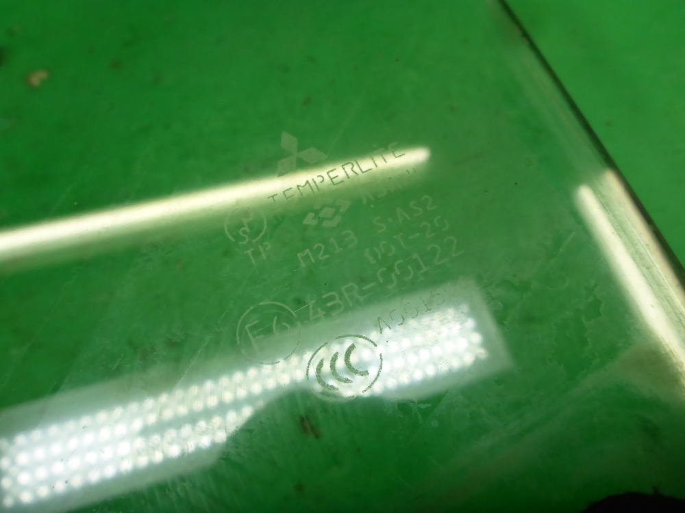 Стекло двери задней левой