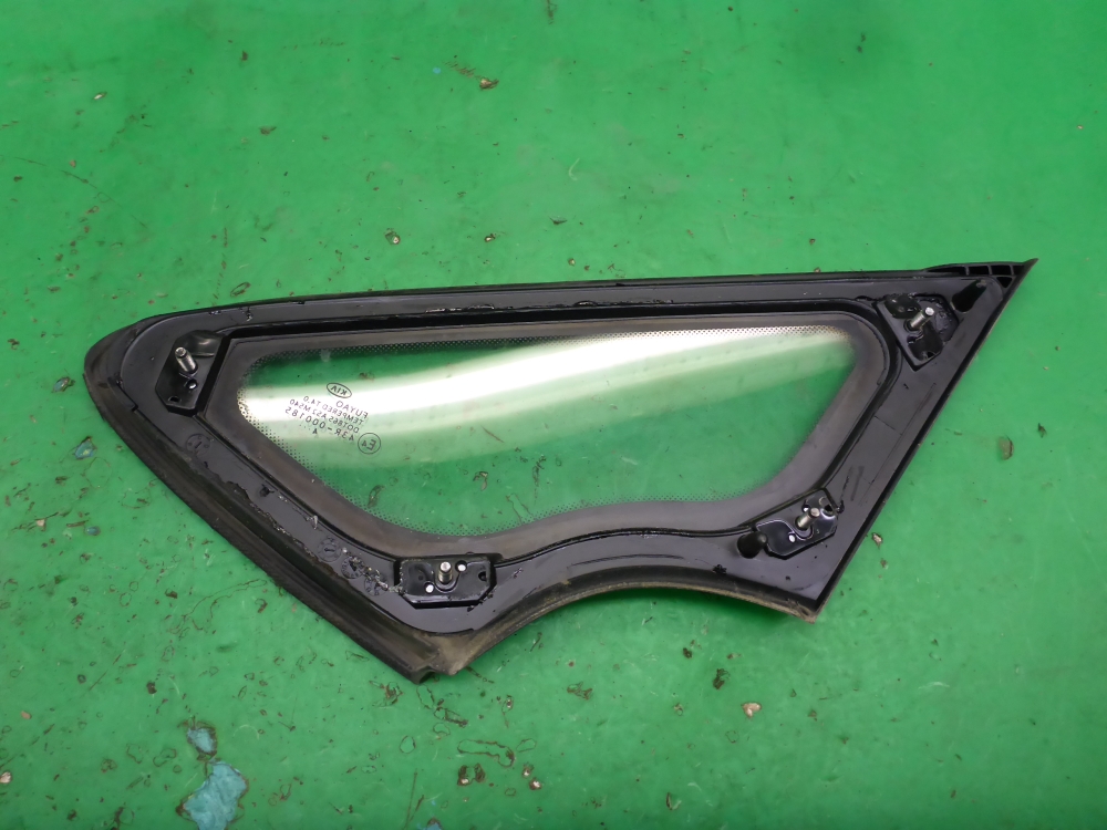 Стекло кузовное глухое правое