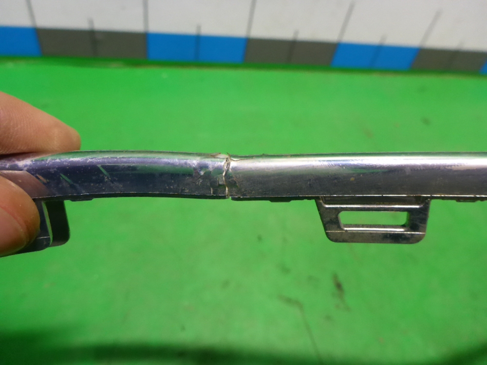 Накладка переднего бампера левая