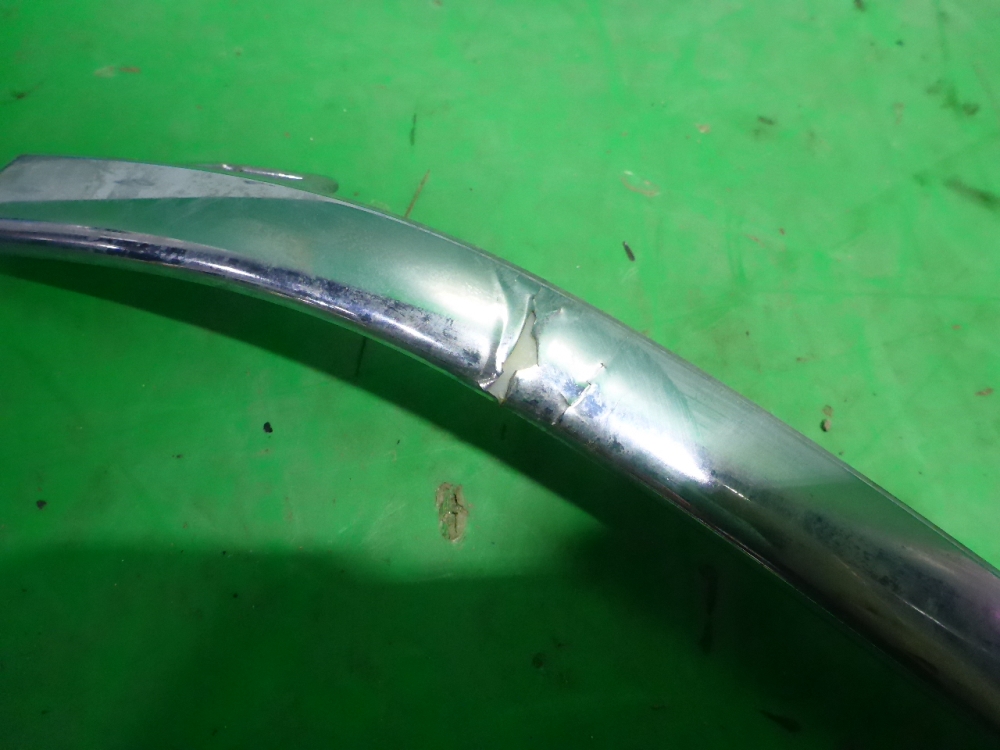 Накладка переднего бампера левая