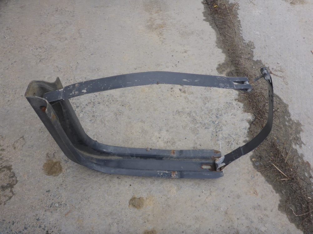 Кронштейн крепления топливного бака