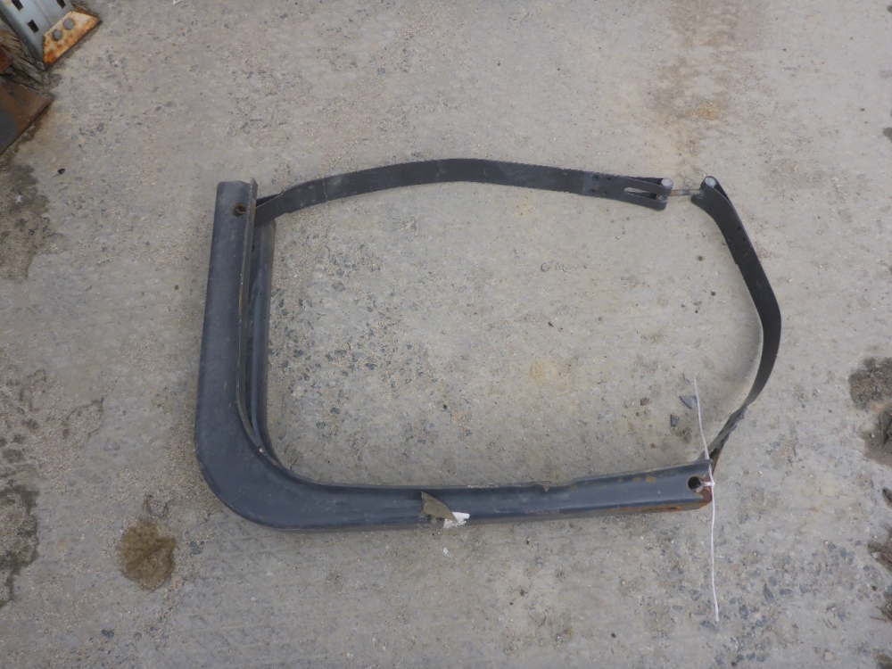 Кронштейн крепления топливного бака