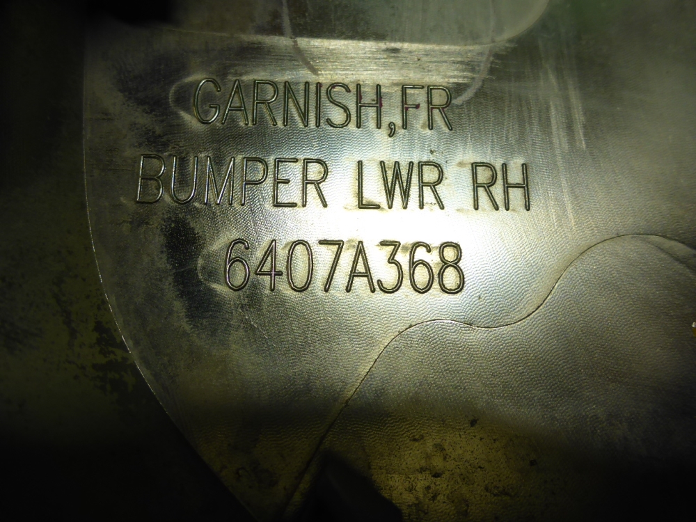 Накладка переднего бампера правая