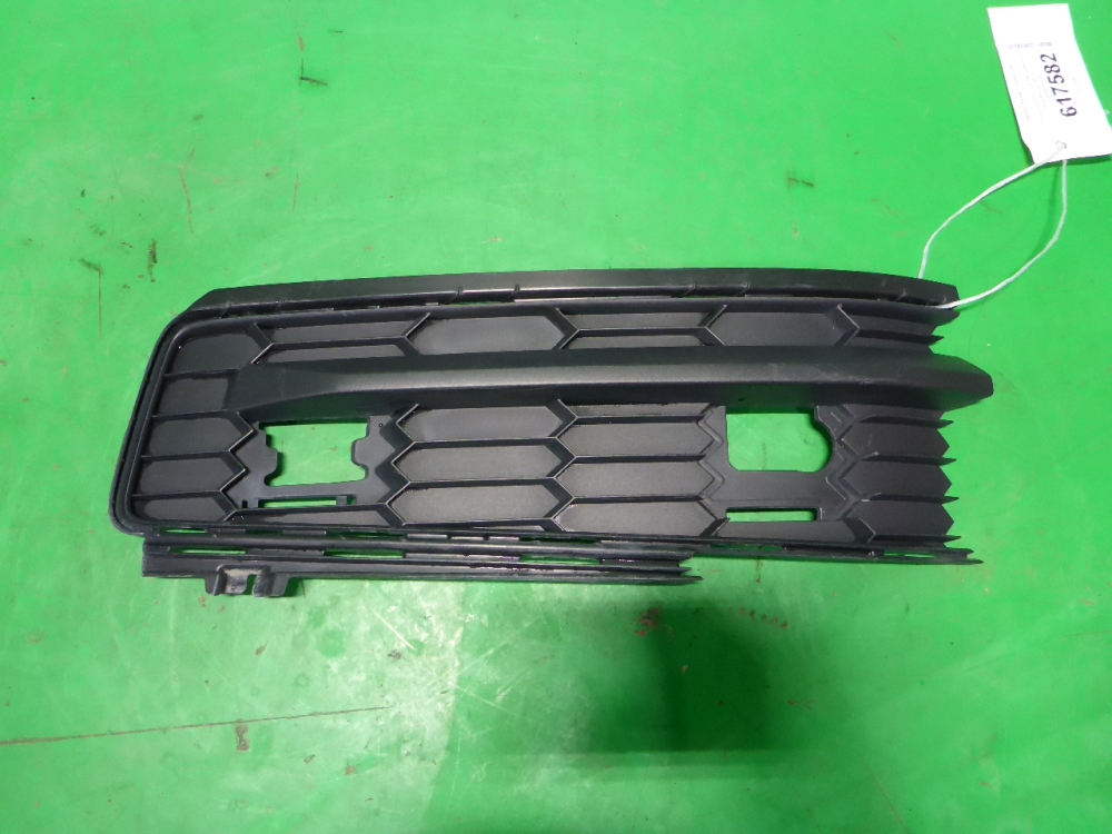 Решетка в бампер правая
