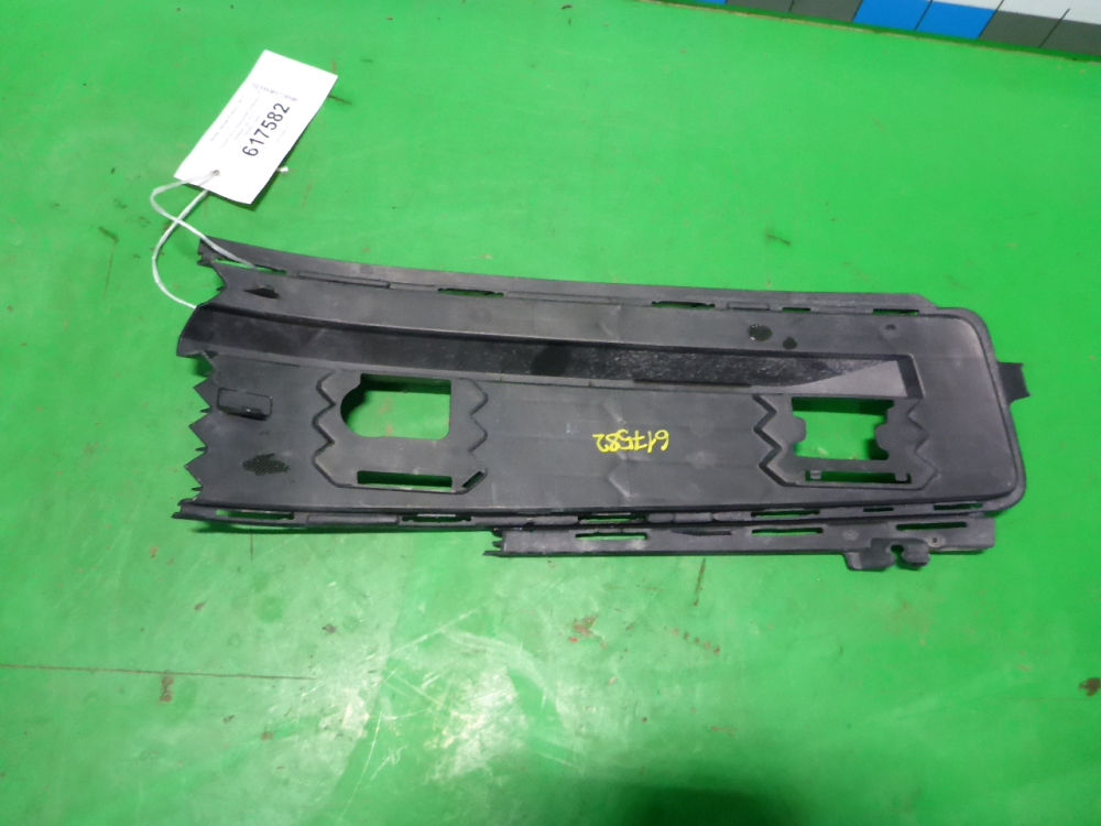 Решетка в бампер правая