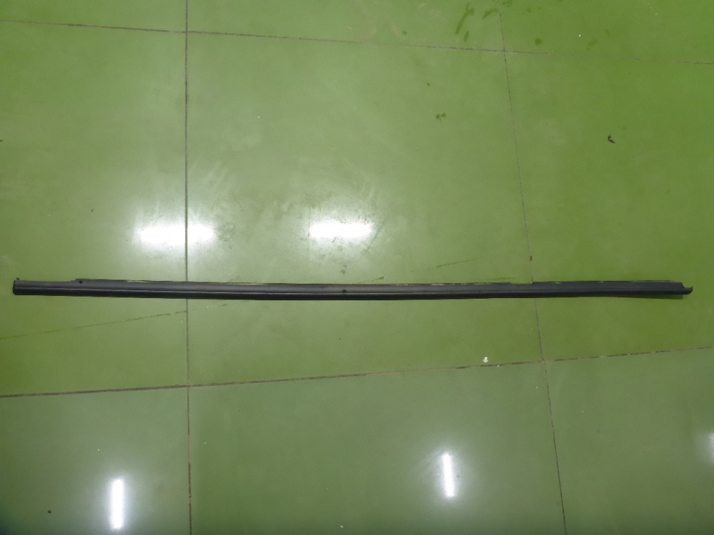 Накладка стекла заднего левого