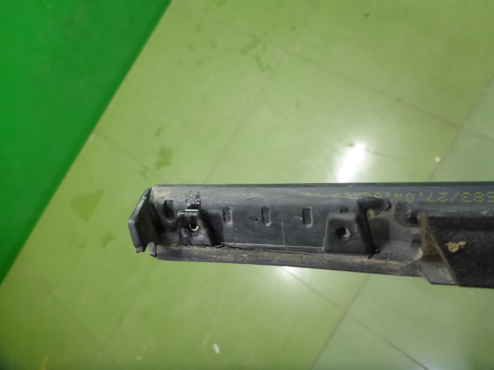 Накладка стекла заднего левого