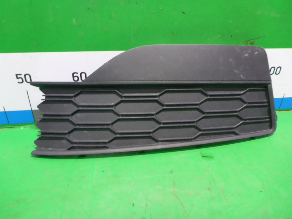 Решетка в бампер левая