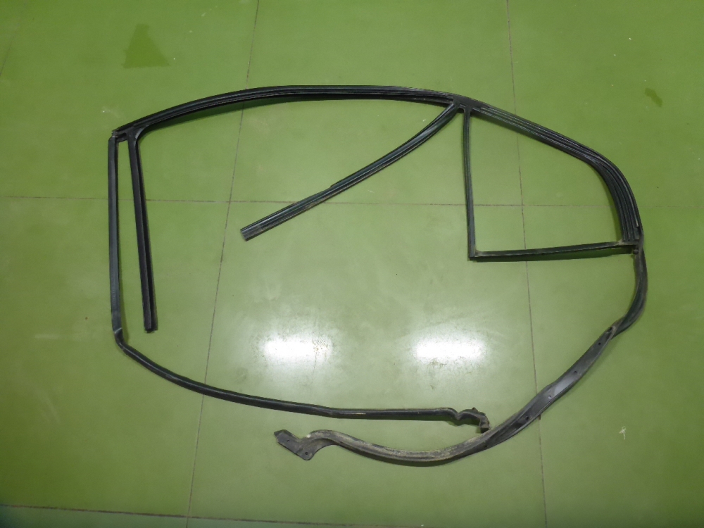 Уплотнитель стекла двери