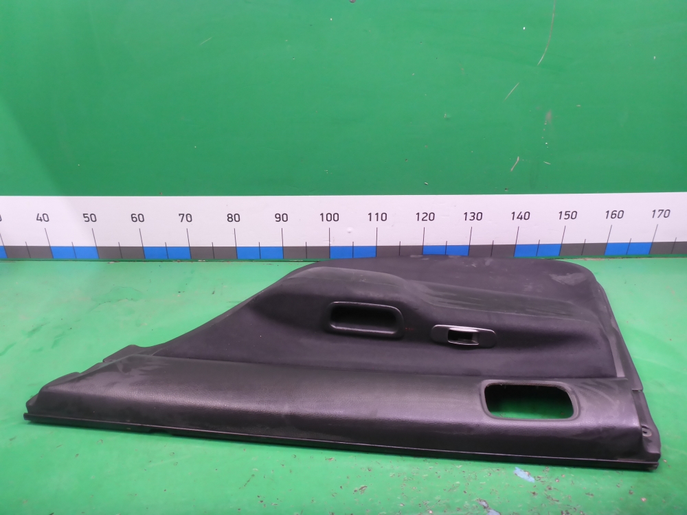 Обшивка двери задней правой