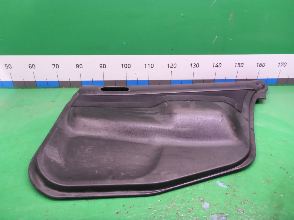 Обшивка двери задней правой