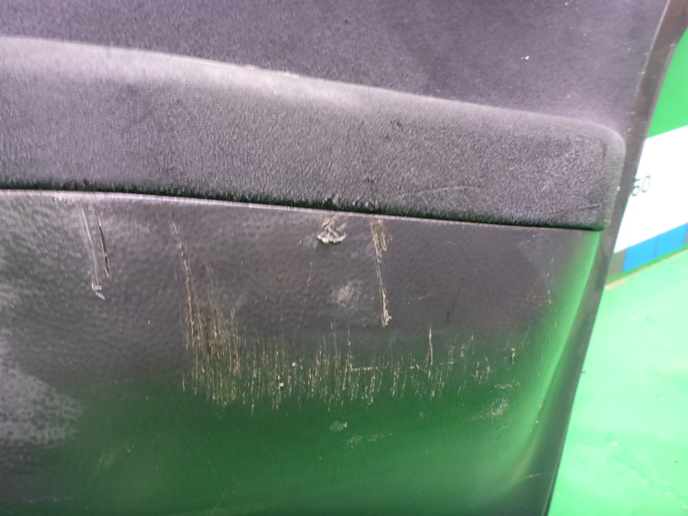 Обшивка двери задней правой