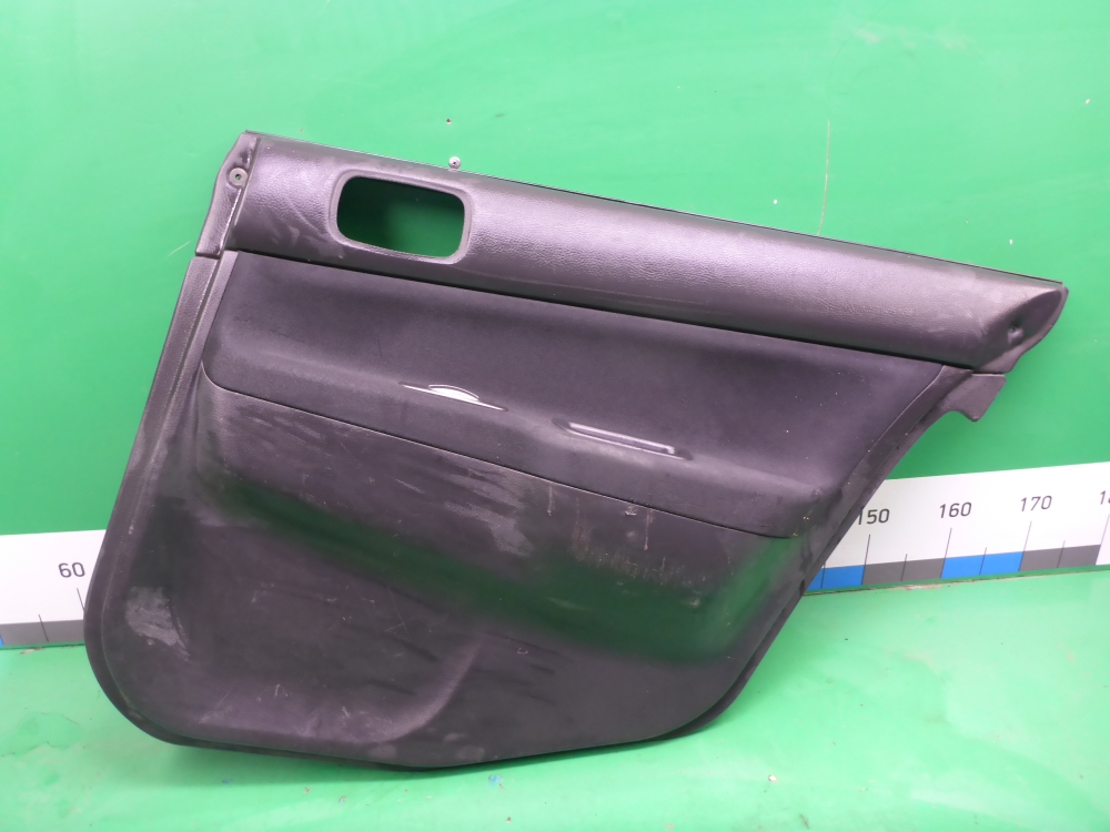 Обшивка двери задней правой