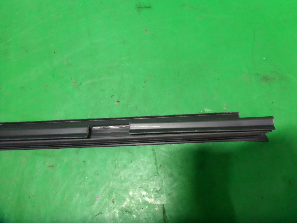 Накладка стекла заднего правого