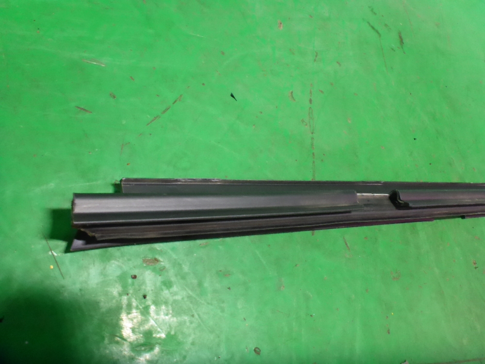 Накладка стекла заднего правого