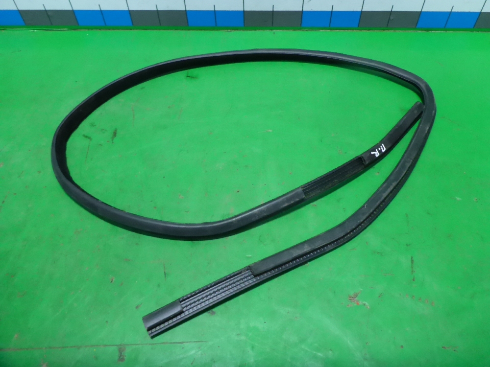 Уплотнитель стекла двери