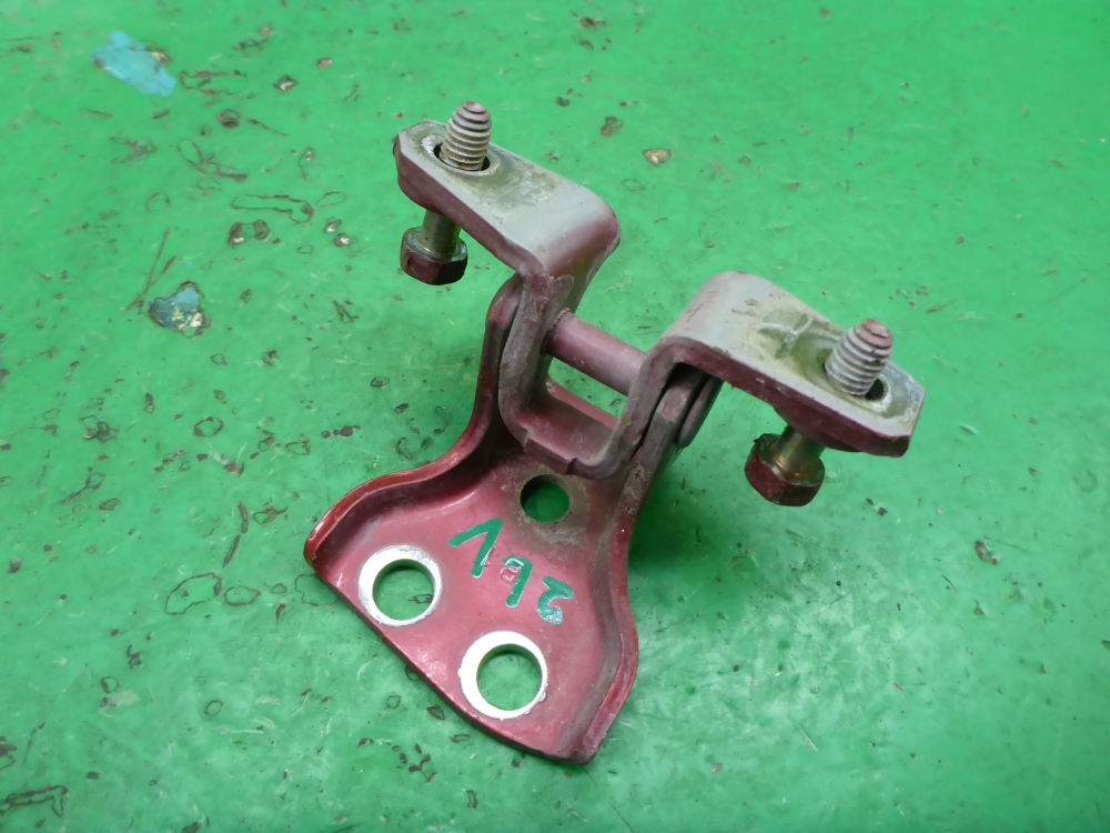 Петля двери задней левой верхняя