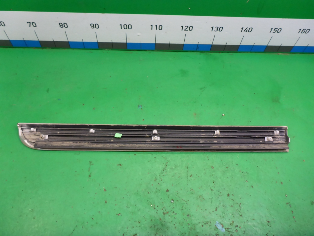 Накладка двери задней левой