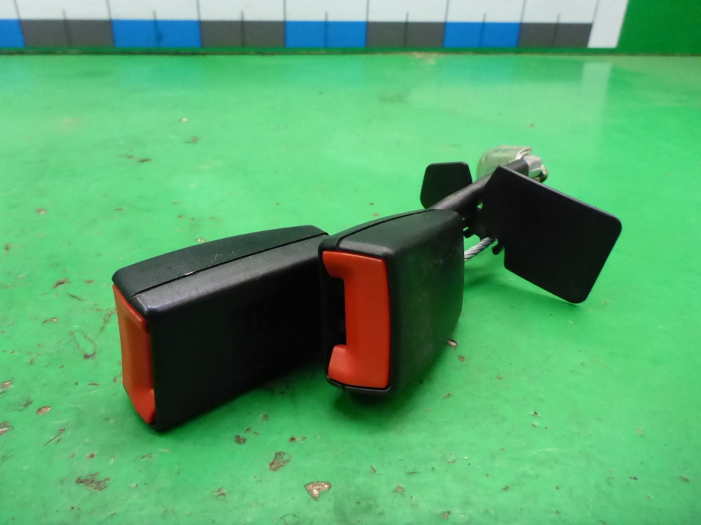 Ответная часть ремня безопасности