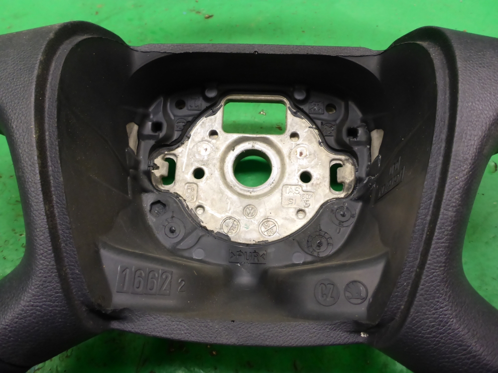 Рулевое колесо (руль)