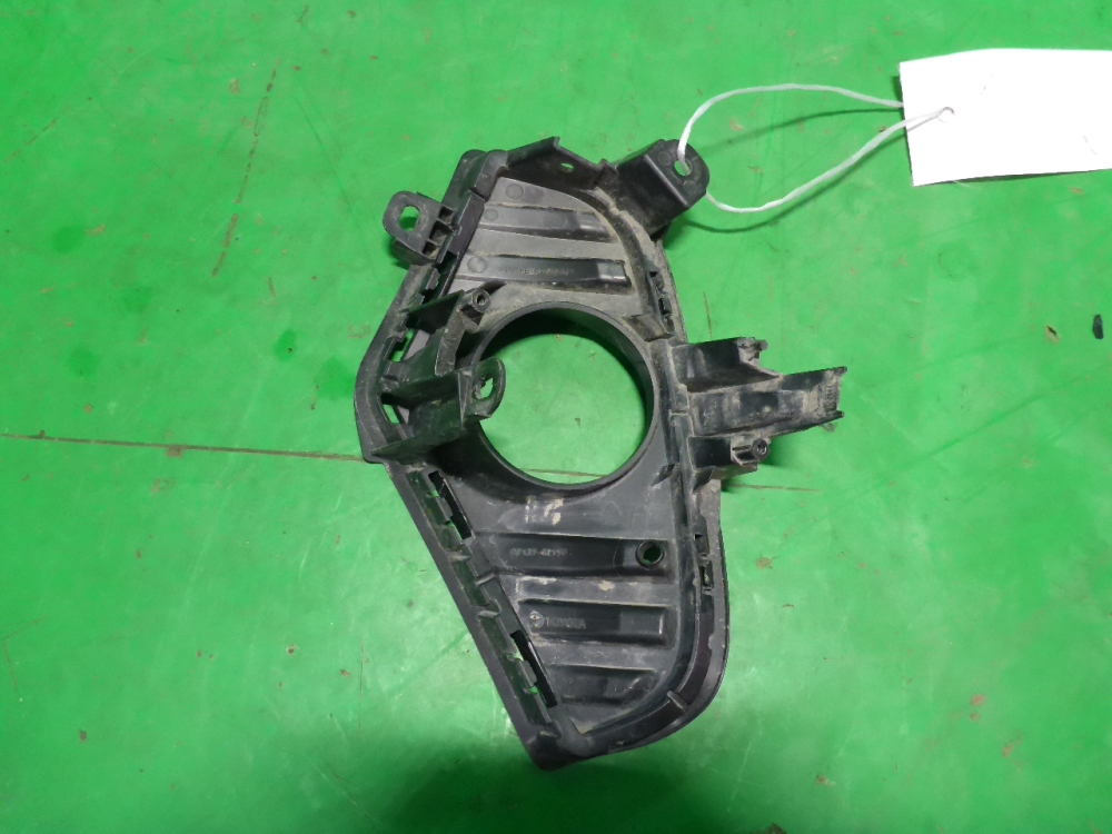 Рамка противотуманной фары правой