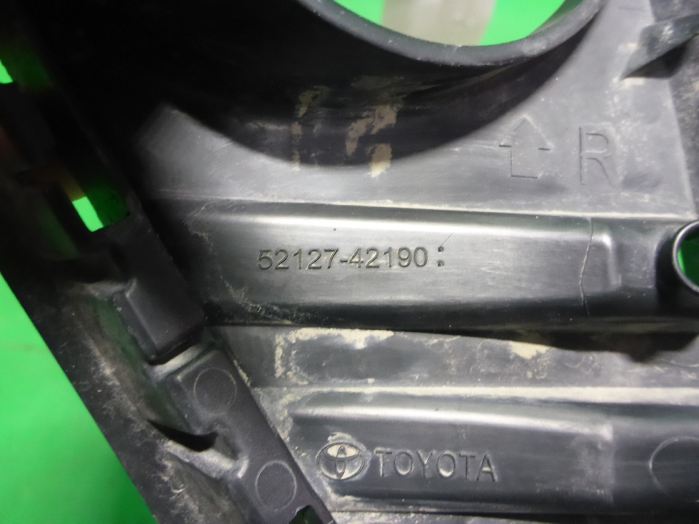 Рамка противотуманной фары правой